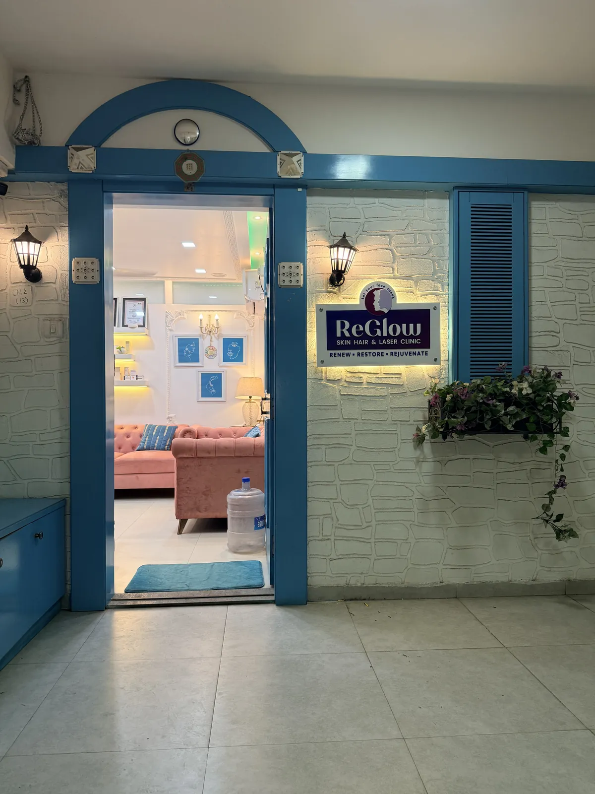 ReGlow Clinic entrance